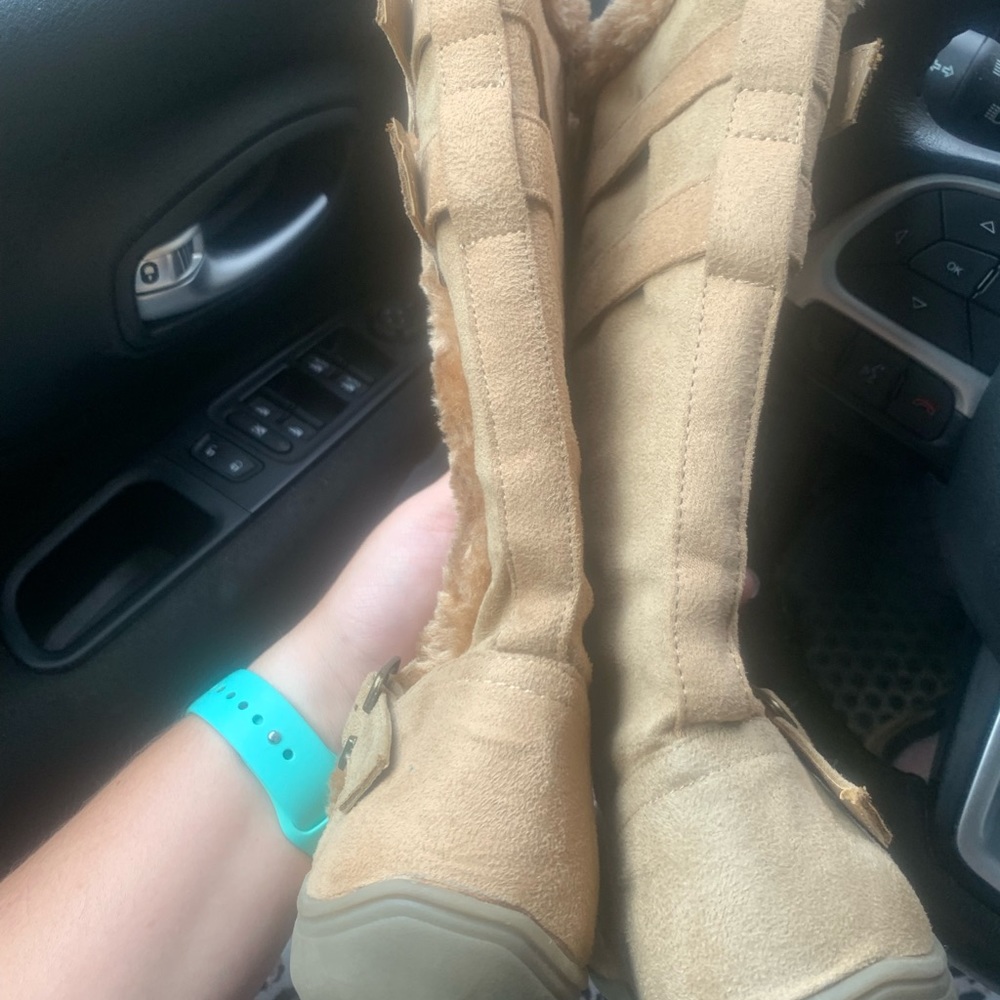 Boots - Picture 2 of 4